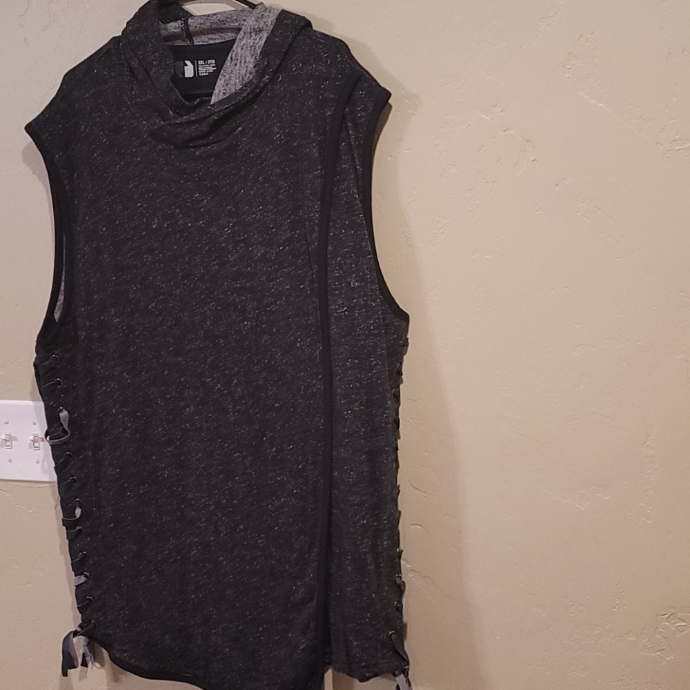 Sleeveless t shirt